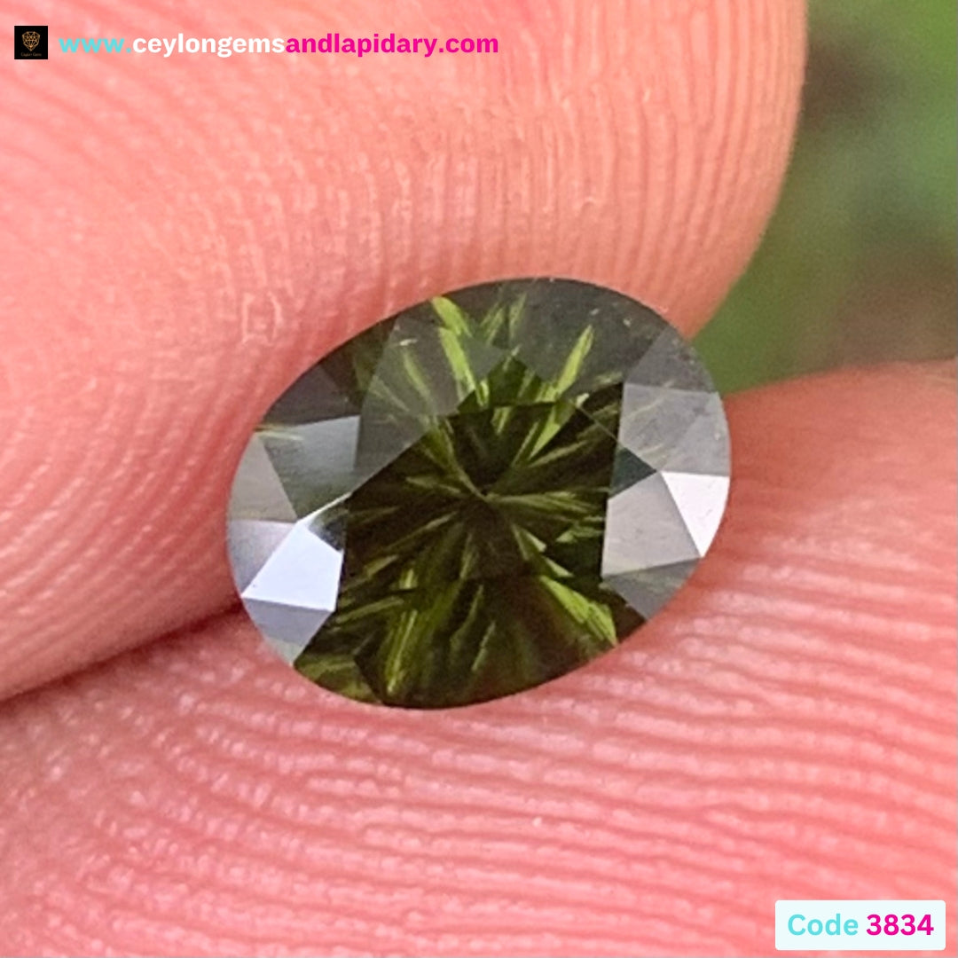 Green Zircon Fantasy Cut / Concave Cut Oval 1.30 Ct 💎