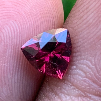 Red Garnet Fantasy / Concave Cut Trillion 1.05 Ct Natural Loose Gemstone For Jewelry Making