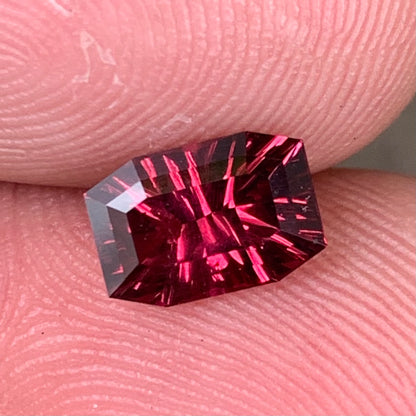 Red Garnet Fantasy / Concave Cut Modified Rectangular 1.40 Ct Natural Loose Gemstone For Jewelry Making