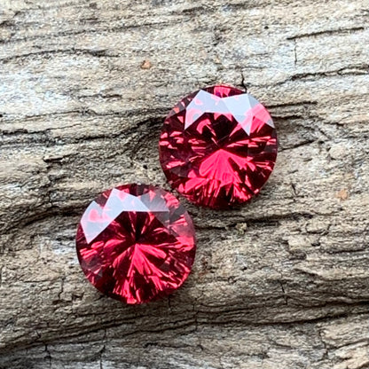 Red Garnet Round Pair Concave Cut / Fantasy Cut 4.9 mm / 1.1 Ct Natural Loose Gemstones For Earrings