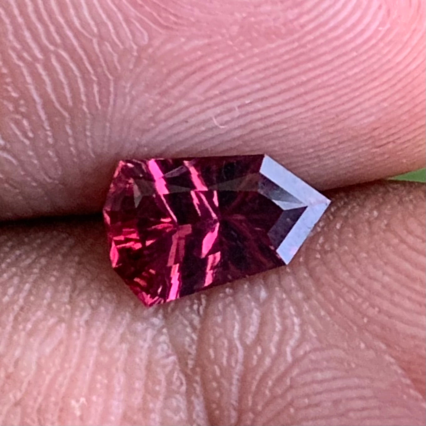 Red Garnet Fantasy / Concave Cut Fancy Shield 0.82 Ct Natural Loose Gemstone For Jewelry Making