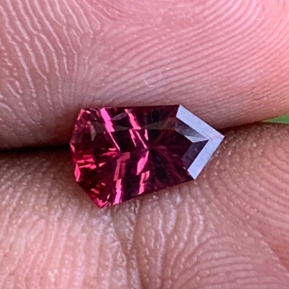 Red Garnet Fantasy / Concave Cut Fancy Shield 0.82 Ct Natural Loose Gemstone For Jewelry Making
