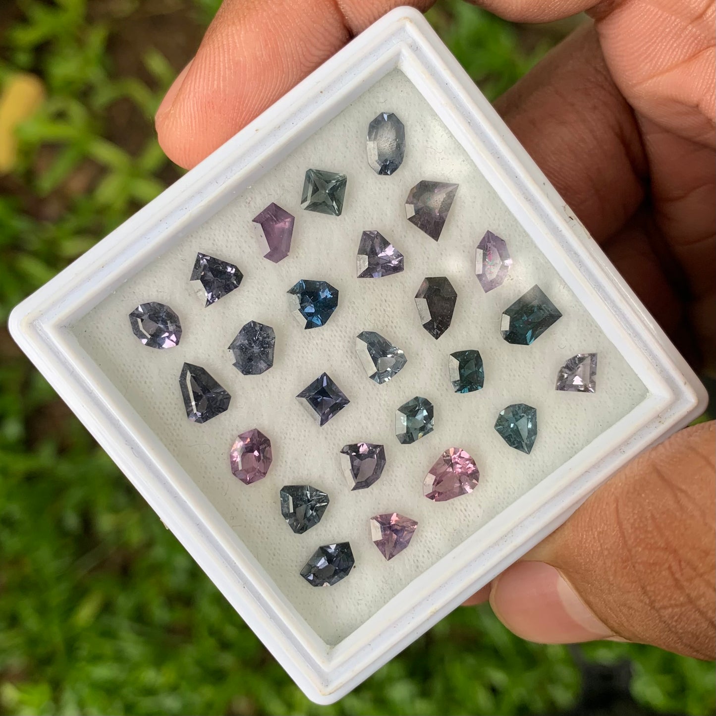 Spinel Geometric Shape Stones Parcel At Wholesale Price 12.21 Ct / 25 Stones
