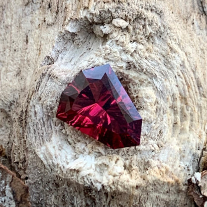 Red Garnet Fantasy / Concave Cut Fancy Shield 1.20 Ct Natural Loose Gemstone For Jewelry Making