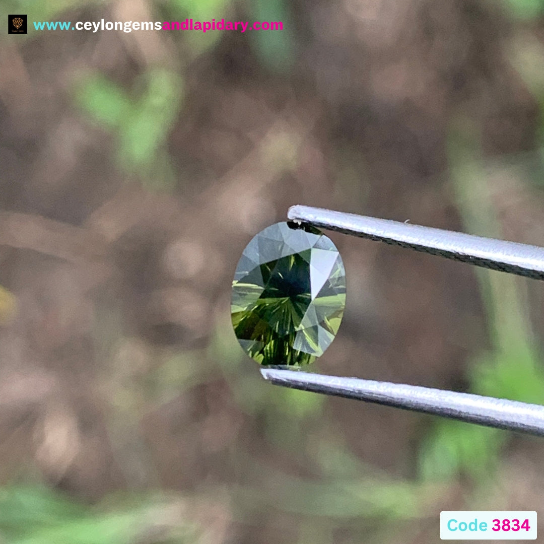 Green Zircon Fantasy Cut / Concave Cut Oval 1.30 Ct 💎