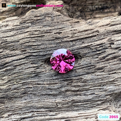Pinkish Garnet Fantasy Cut / Concave Cut 5.3 mm Round 0.67 Ct Natural Loose Gemstone For Jewelry Making 💎✨