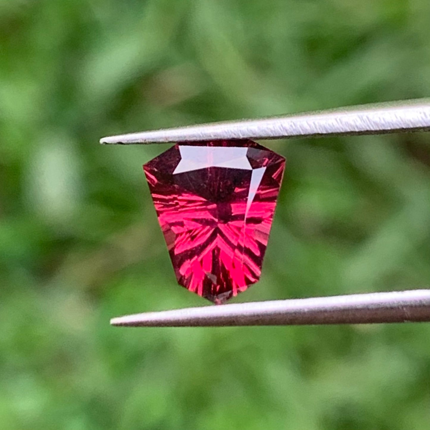 Red Garnet Fantasy / Concave Cut Fancy Shield 1.30 Ct Natural Loose Gemstone For Jewelry Making