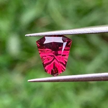 Red Garnet Fantasy / Concave Cut Fancy Shield 1.30 Ct Natural Loose Gemstone For Jewelry Making