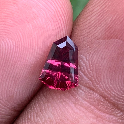 Red Garnet Fantasy / Concave Cut Fancy Shield 0.97 Ct Natural Loose Gemstone For Jewelry Making