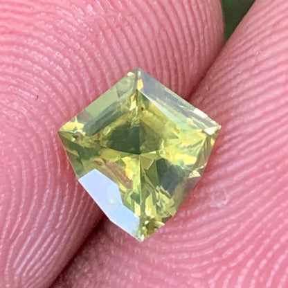 Hazy Greenish Yellow Zircon Shield 1.38 Ct Natural Loose Gemstone For Jewelry Making