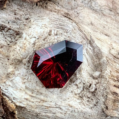 Red Garnet Fantasy / Concave Cut Fancy Shield 1.79 Ct Natural Loose Gemstone For Jewelry Making