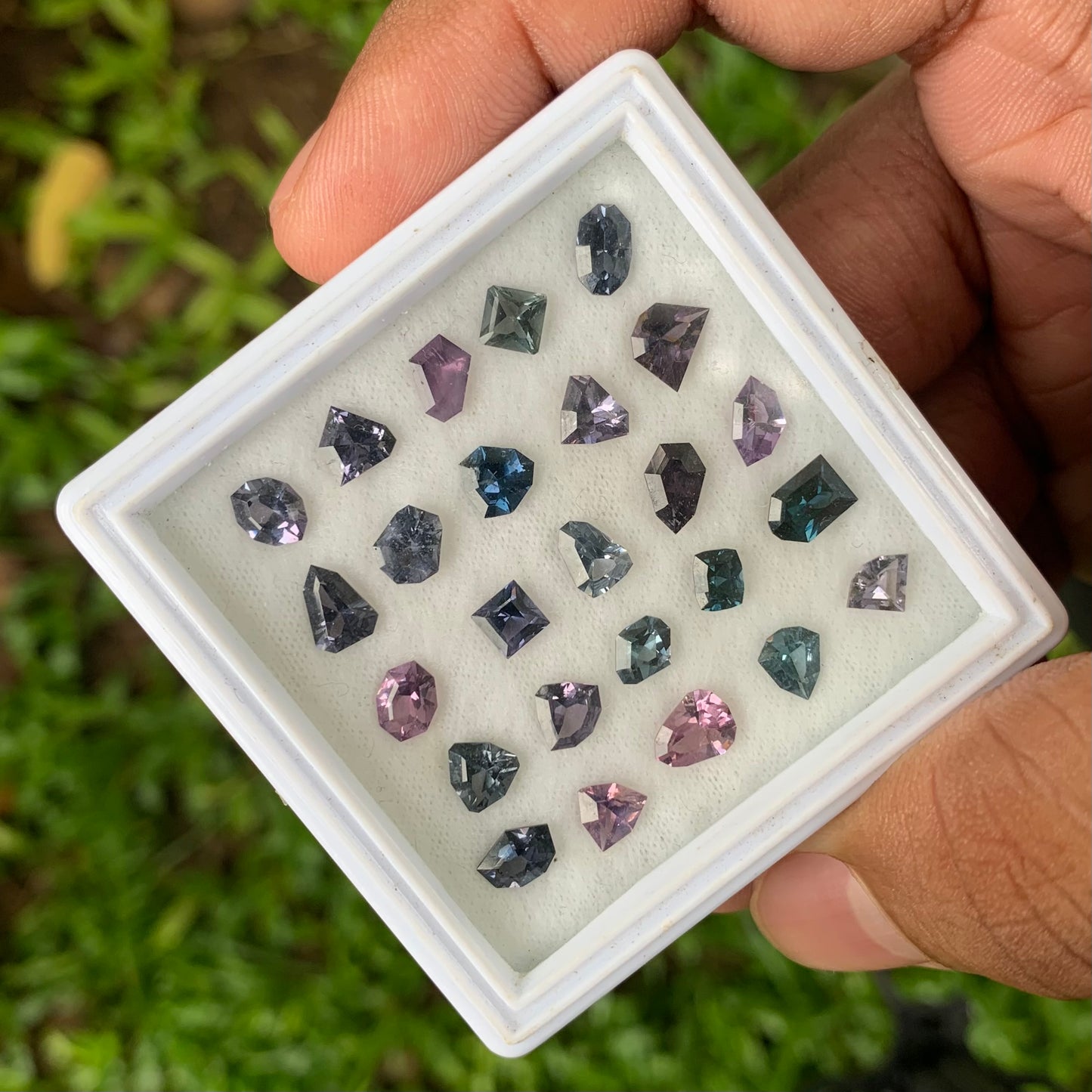 Spinel Geometric Shape Stones Parcel At Wholesale Price 12.21 Ct / 25 Stones