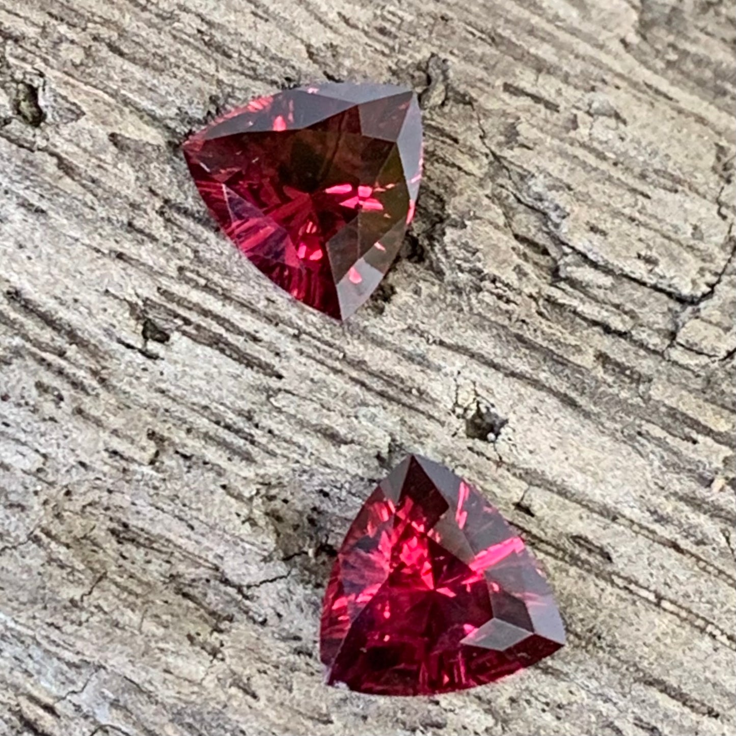 Red Garnet Trillion Pair Concave Cut / Fantasy Cut 2.73 Ct Natural Loose Gemstones For Earrings