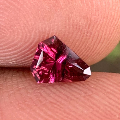 Red Garnet Fantasy Cut / Concave Cut Geometric Shape Shield 0.76 Ct Natural Loose Gemstone For Jewelry Making