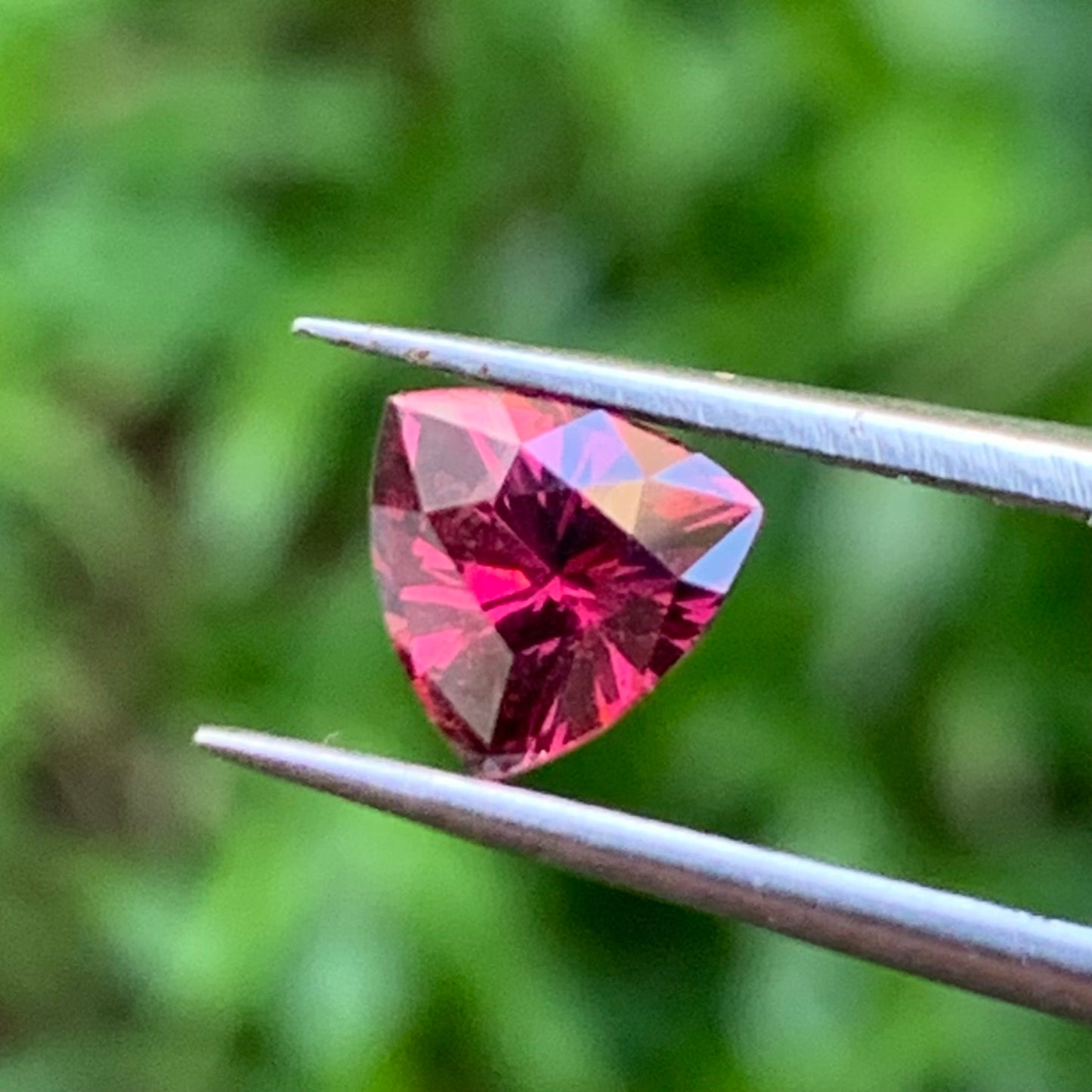 Red Garnet Fantasy / Concave Cut Trillion 1.05 Ct Natural Loose Gemstone For Jewelry Making