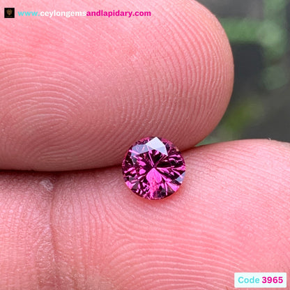 Pinkish Garnet Fantasy Cut / Concave Cut 5.3 mm Round 0.67 Ct Natural Loose Gemstone For Jewelry Making 💎✨