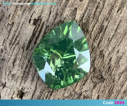 ✨ Green Zircon Concave Cut / Fantasy Cut Shield 2.76 Ct Natural Loose Gemstone From Sri Lanka 💎