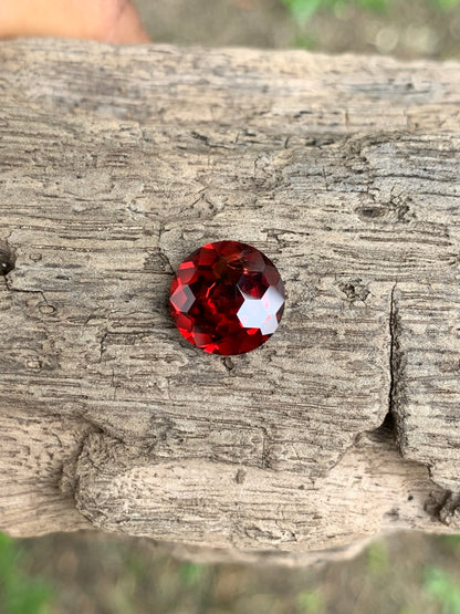 Orangish Red Garnet Round 7.9 mm / 2.18 Ct Football Cut Loose Gemstone For Contemporary Jewelry