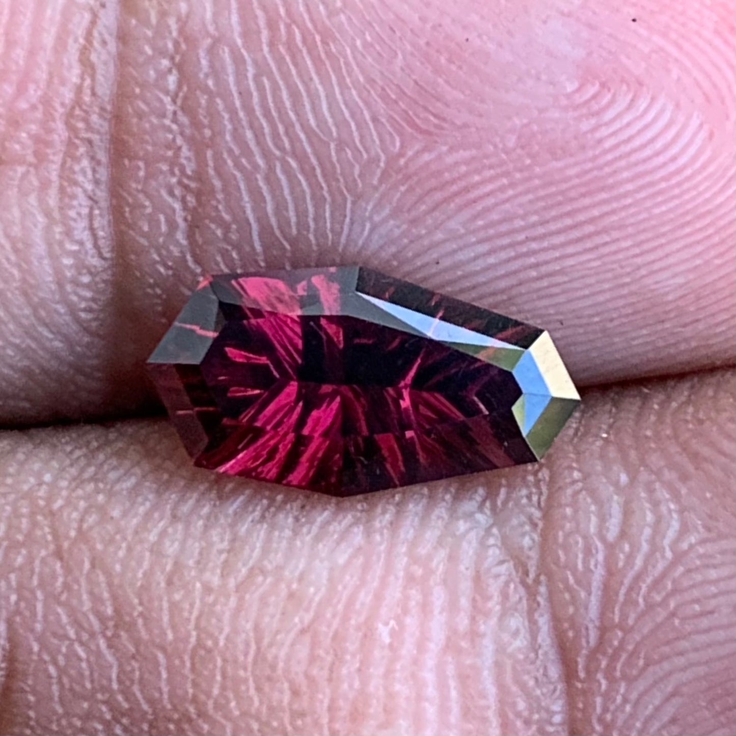 Red Garnet Fantasy / Concave Cut Modified Shield 2 Ct Natural Loose Gemstone For Jewelry Making