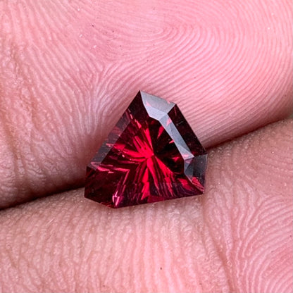 Red Garnet Fantasy / Concave Cut Fancy Shield 1.68 Ct Natural Loose Gemstone For Jewelry Making