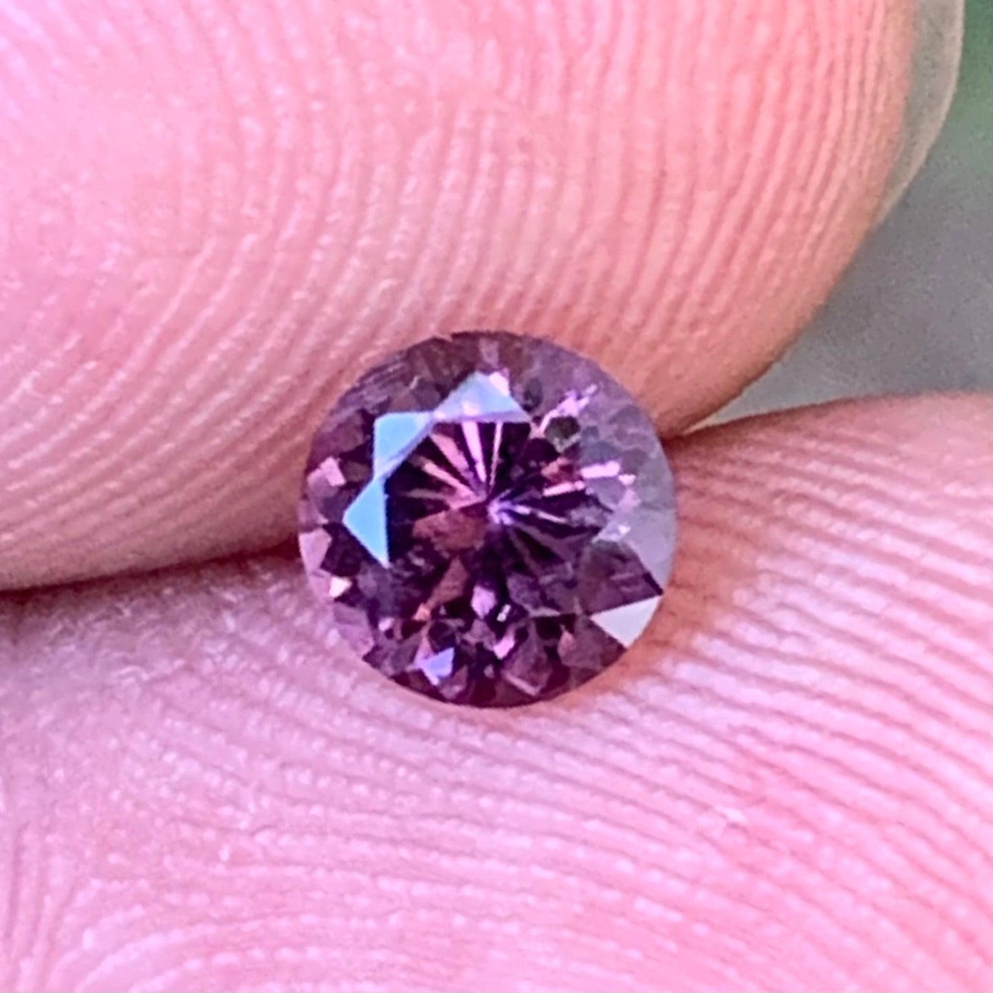 Pinkish Purple Spinel 5.55 mm Round 0.8 Ct Loose Gemstone For Jewelry Making