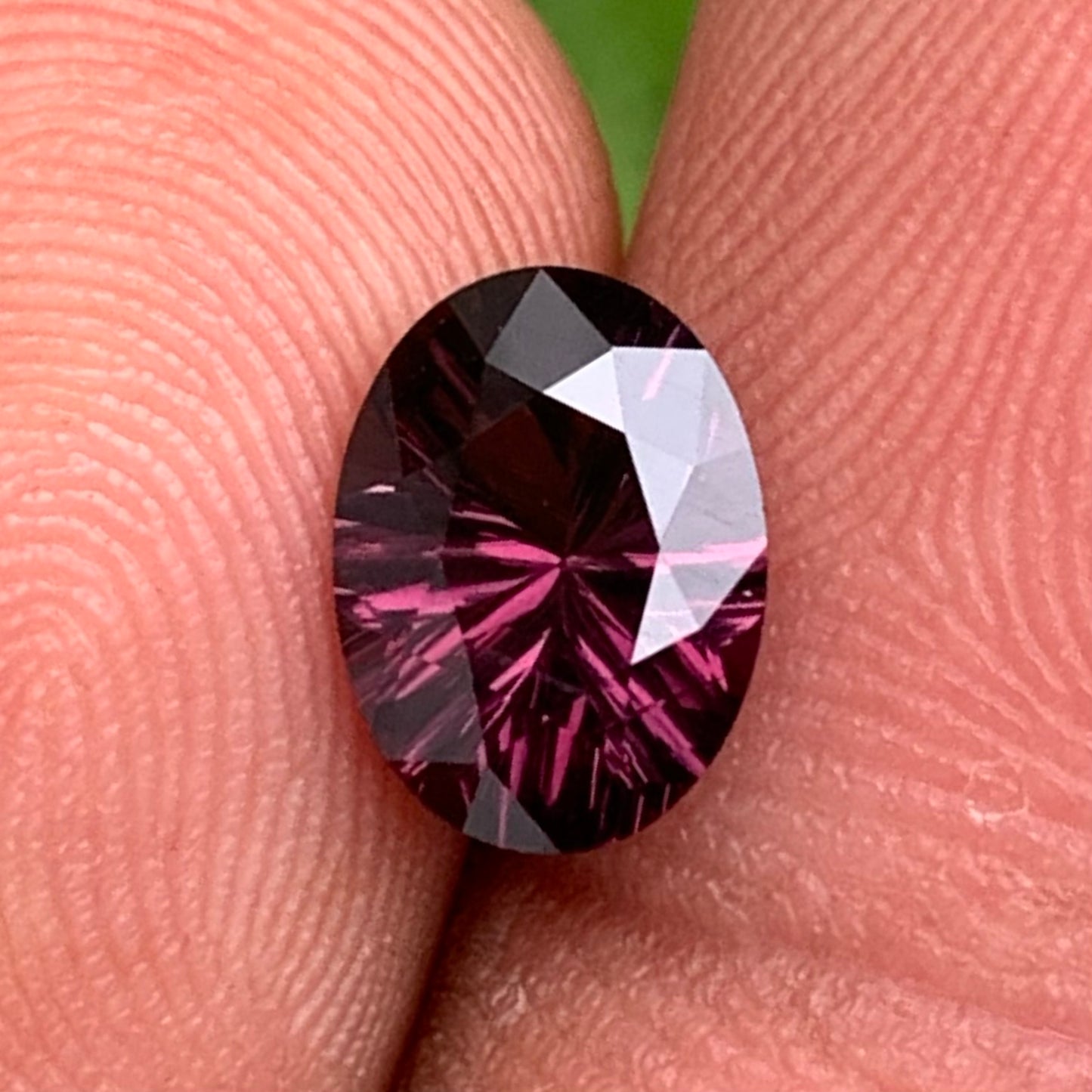 Natural Spinel Oval 1.43 Ct Velvet Concave Cut Loose Gemstone For Jewelry Making