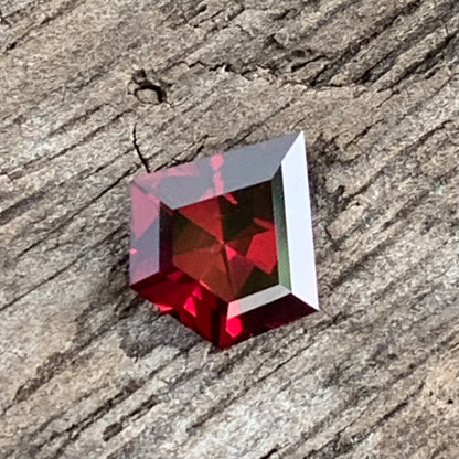 Deep Red Garnet Geometric Shape Modified Kite 7.55 mm / 1.3 Ct Natural Loose Gemstone For Jewelry Making