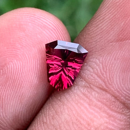 Red Garnet Fantasy / Concave Cut Fancy Shield 1.30 Ct Natural Loose Gemstone For Jewelry Making