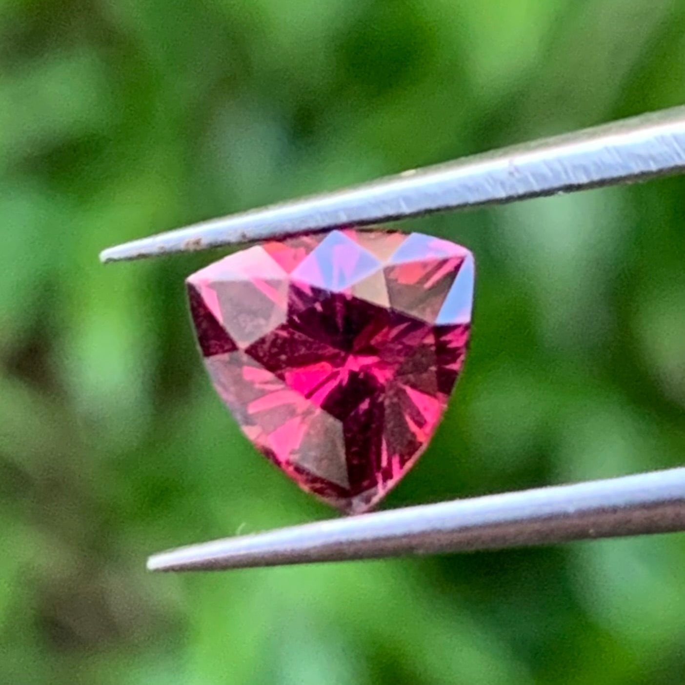 Red Garnet Fantasy / Concave Cut Trillion 1.05 Ct Natural Loose Gemstone For Jewelry Making