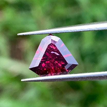Red Garnet Fantasy / Concave Cut Fancy Shield 1.40 Ct Natural Loose Gemstone For Jewelry Making