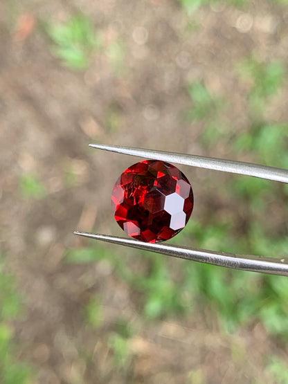 Garnet Round 10 mm / 3.79 Ct Football Cut Loose Gemstone For Contemporary Jewelry