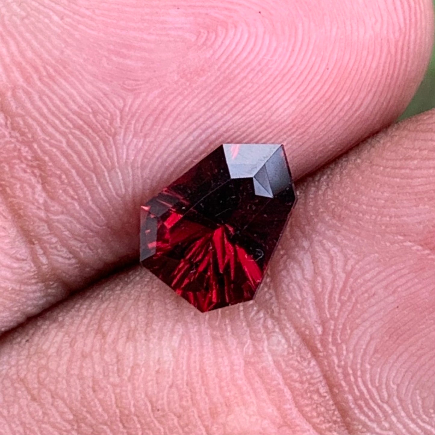 Red Garnet Fantasy / Concave Cut Fancy Shield 1.79 Ct Natural Loose Gemstone For Jewelry Making