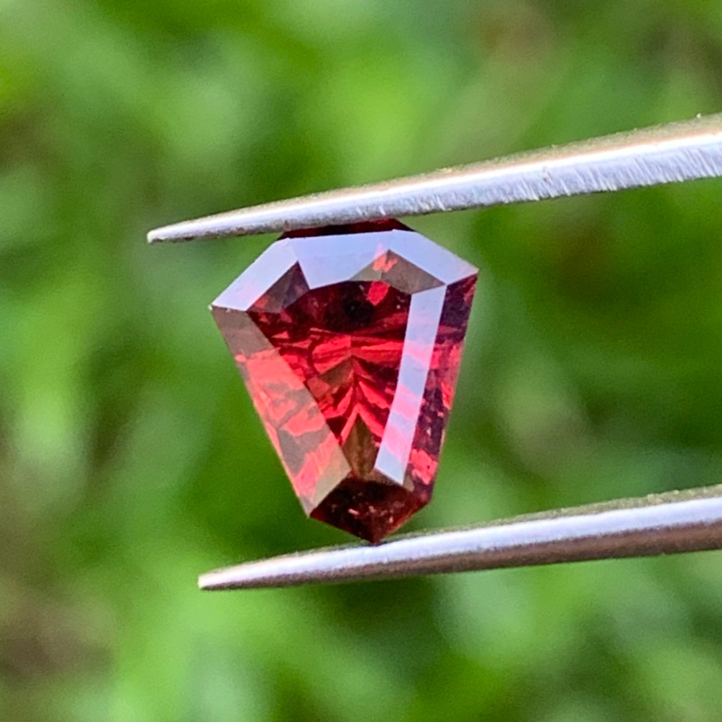 Red Garnet Fantasy / Concave Cut Fancy Shield 1.02 Ct Natural Loose Gemstone For Jewelry Making