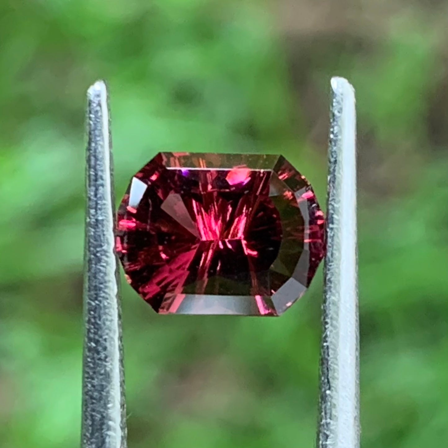 Red Garnet Fantasy Cut / Concave Cut Modified Oval 1.27 Ct Natural Loose Gemstone For Jewelry Making