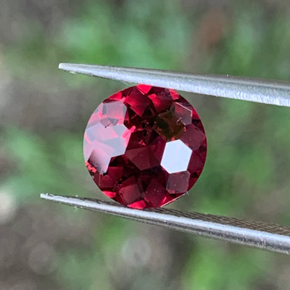 Garnet Round 7.6 mm / 1.75 Ct Fancy Football Cut Loose Gemstone For Contemporary Jewelry