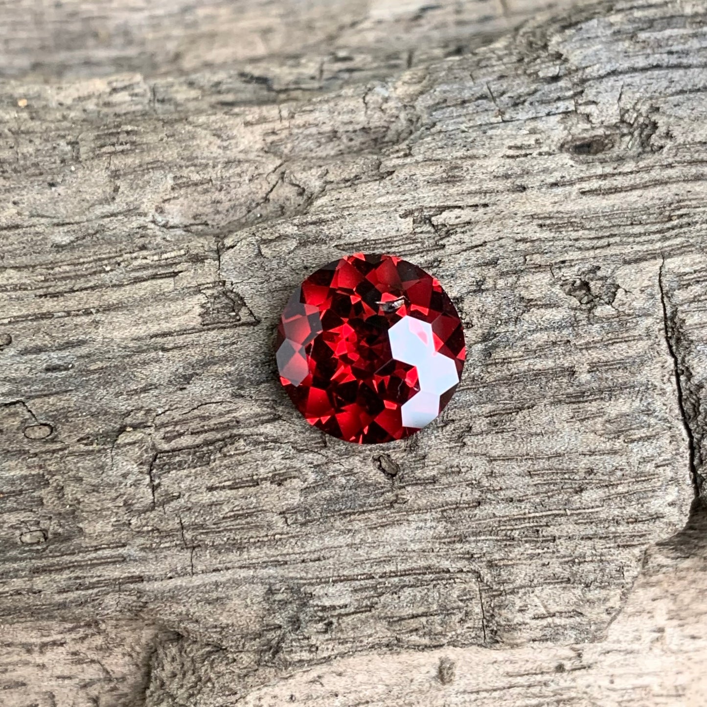 Garnet Round 8.9 mm / 2.81 Ct Fancy Football Cut Loose Gemstone For Contemporary Jewelry