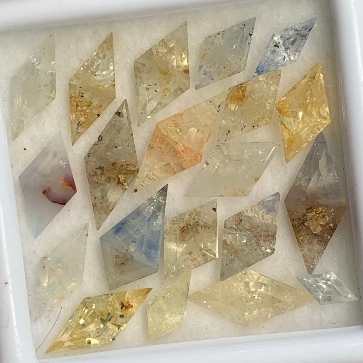 Unheated Sapphire Kites / Lozenges parcel of 21.55 Ct / 20 Natural Loose Gemstones from Sri Lanka