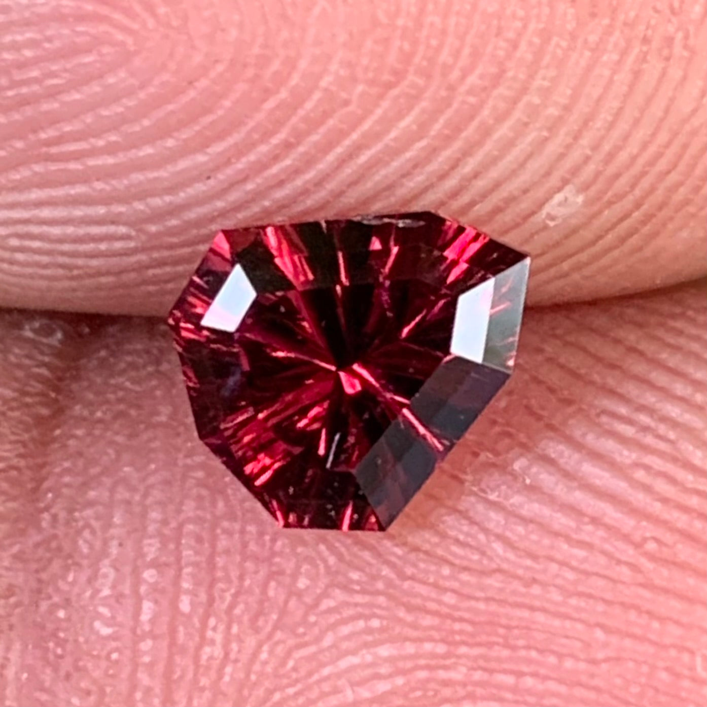 Red Garnet Fantasy Cut / Concave Cut Geometric Shape Shield 1.03 Ct Natural Loose Gemstone For Jewelry Making