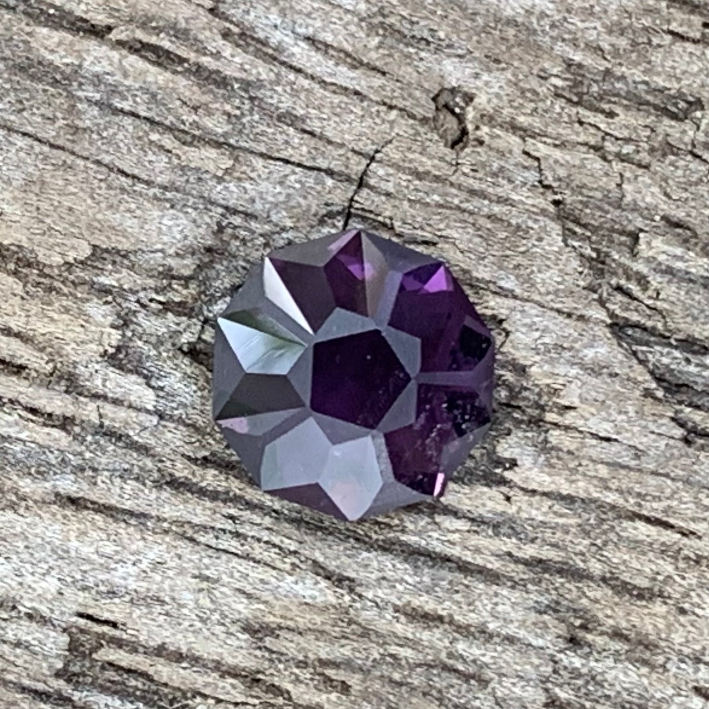 Spinel Polygonal Flower Cut Dark Purple Round 5.85 mm / 0.87 Ct Natural Loose Gemstone For Jewelry
