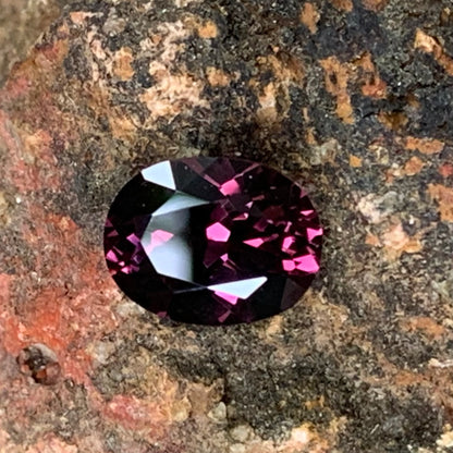 Velvet Spinel 0.8 Ct Oval Natural Loose Gemstone For Center Stone From Sri Lanka
