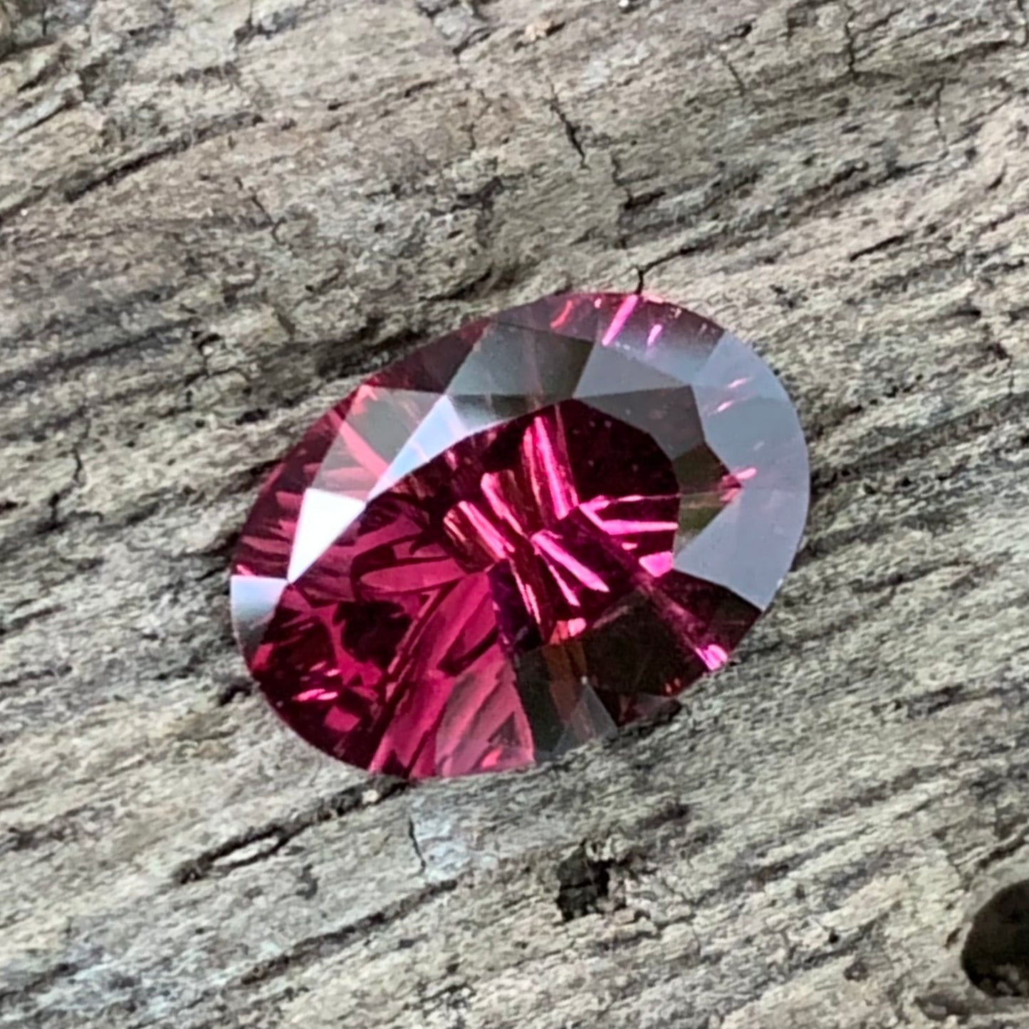 Red Garnet Fantasy Cut / Concave Cut Oval 1.75 Ct Natural Loose Gemstone For Jewelry Making