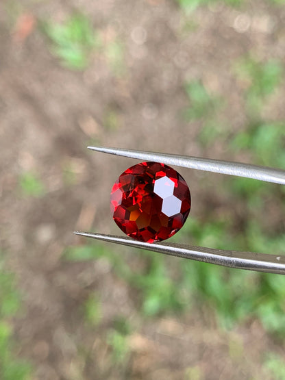 Orangish Red Garnet Round 7.9 mm / 2.18 Ct Football Cut Loose Gemstone For Contemporary Jewelry