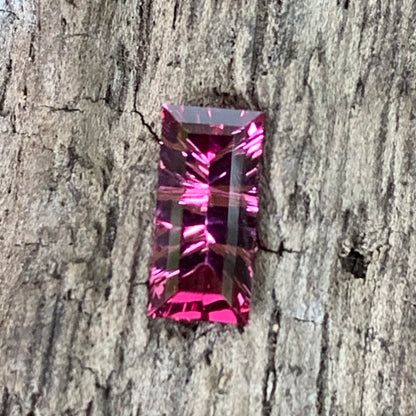 Pinkish Garnet Fantasy Cut / Concave Cut Baguette 0.65 Ct Natural Loose Gemstone For Jewelry Making