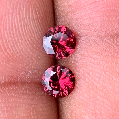 Red Garnet Round Pair Concave Cut / Fantasy Cut 4.9 mm / 1.1 Ct Natural Loose Gemstones For Earrings