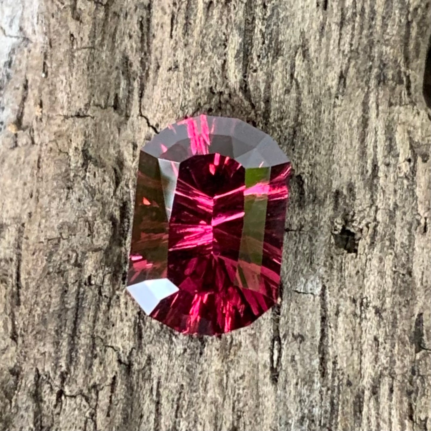 Red Garnet Fantasy Cut / Concave Cut Modified Oval 1.56 Ct Natural Loose Gemstone For Jewelry Making
