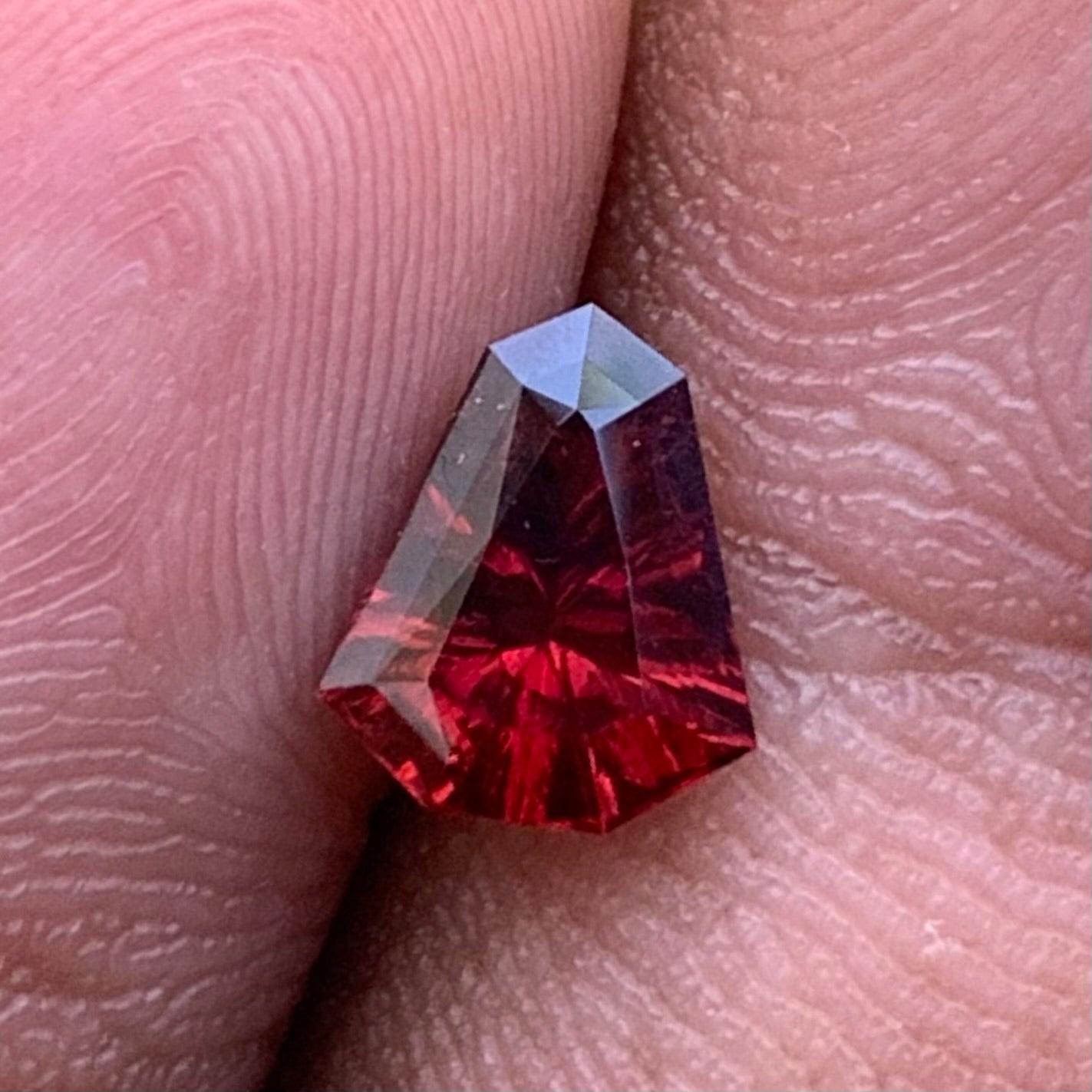 Red Garnet Fantasy / Concave Cut Fancy Shield 1.02 Ct Natural Loose Gemstone For Jewelry Making