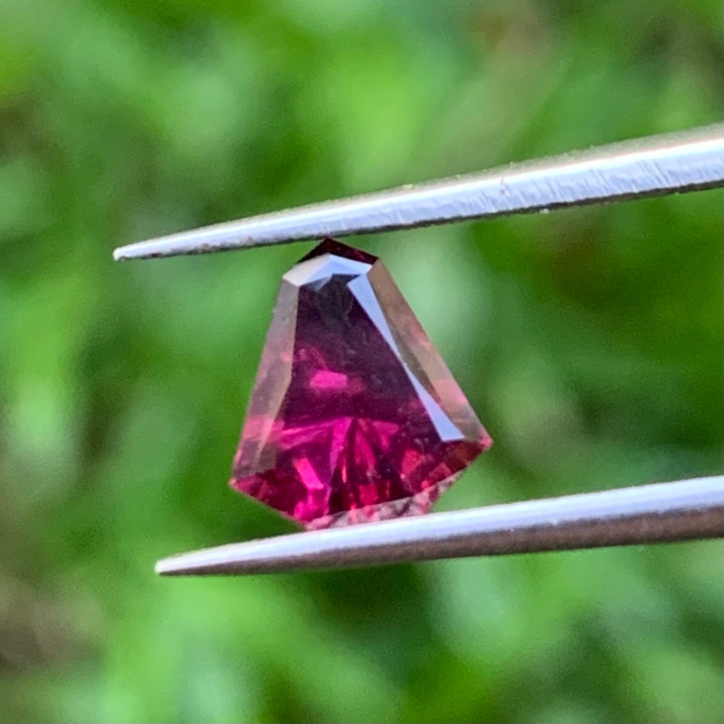 Red Garnet Fantasy / Concave Cut Fancy Shield 0.83 Ct Natural Loose Gemstone For Jewelry Making