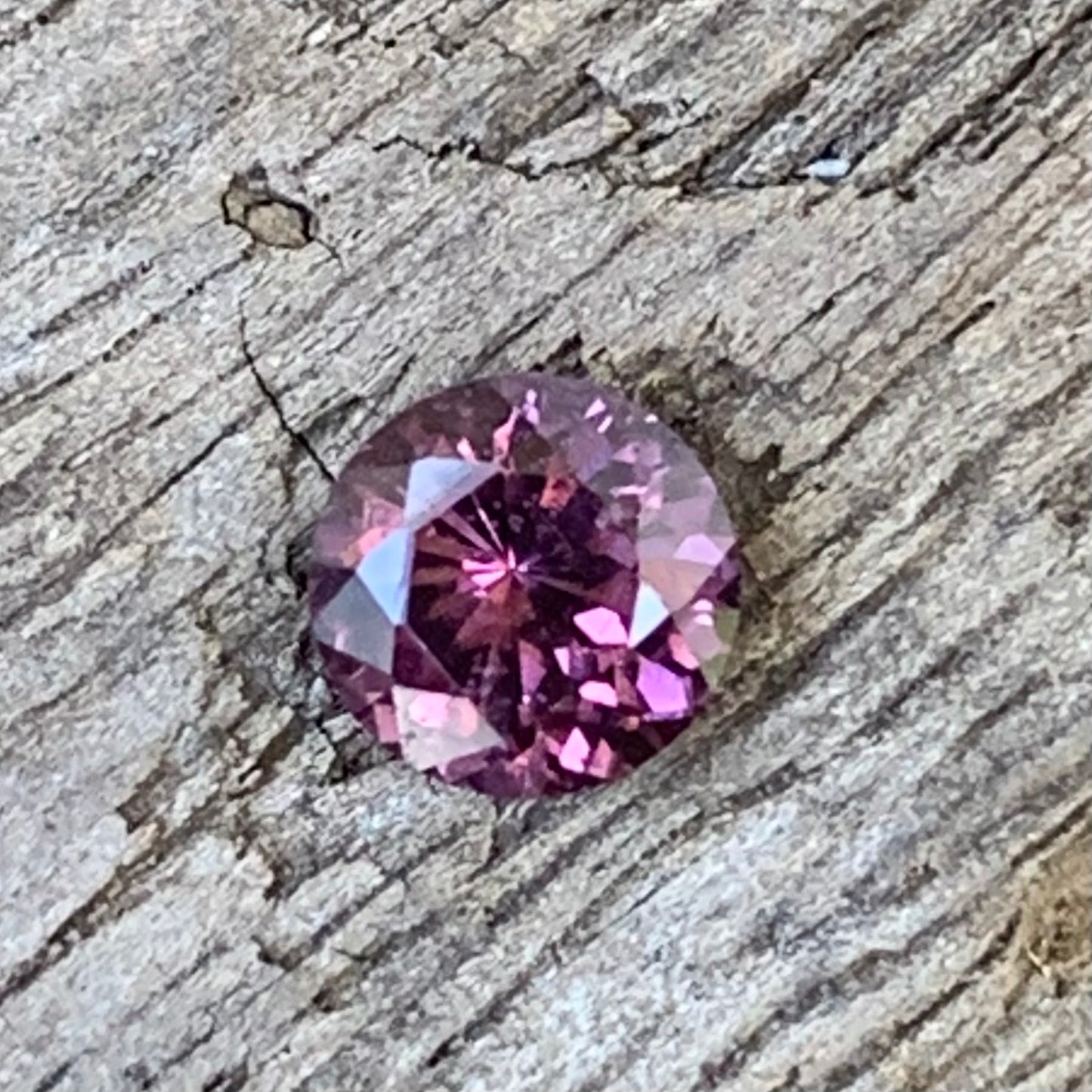 Pinkish Purple Spinel 5.55 mm Round 0.8 Ct Loose Gemstone For Jewelry Making