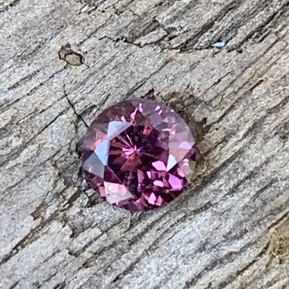 Pinkish Purple Spinel 5.55 mm Round 0.8 Ct Loose Gemstone For Jewelry Making