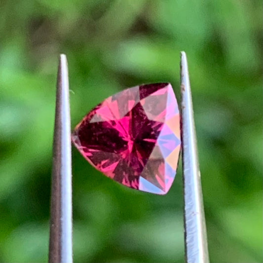 Red Garnet Fantasy / Concave Cut Trillion 1.05 Ct Natural Loose Gemstone For Jewelry Making